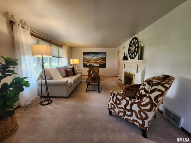 $319,000 | 1301 Highland Lane, Quincy, IL 62305