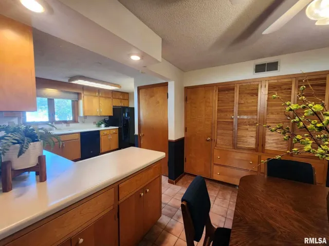 $319,000 | 1301 Highland Lane, Quincy, IL 62305