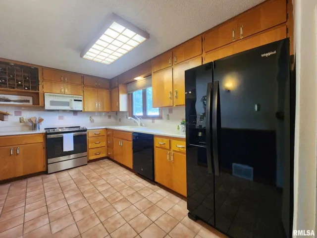 $319,000 | 1301 Highland Lane, Quincy, IL 62305