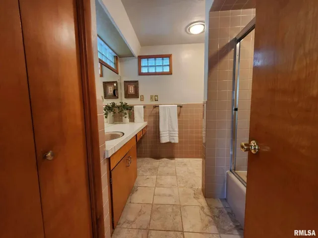 $319,000 | 1301 Highland Lane, Quincy, IL 62305