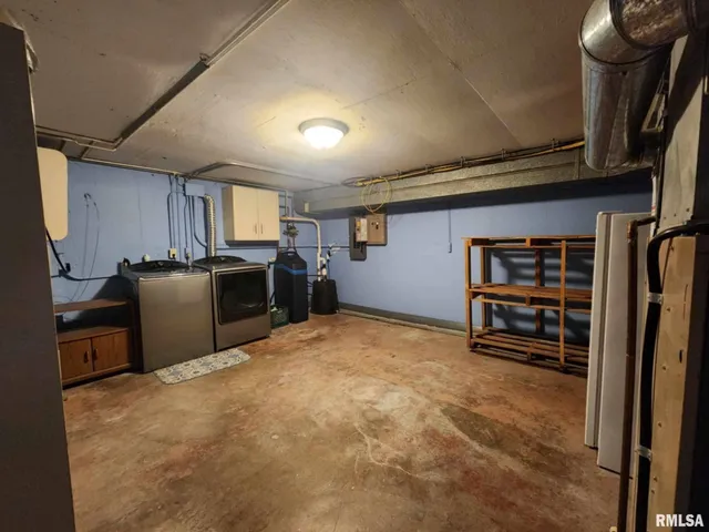 $319,000 | 1301 Highland Lane, Quincy, IL 62305