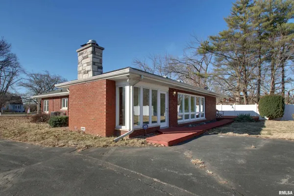 $309,000 | 1301 Highland Lane, Quincy, IL 62305