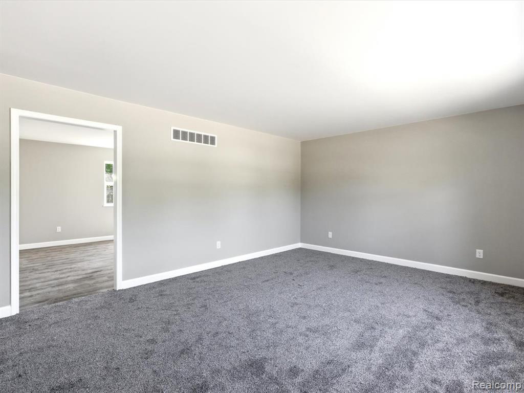 2921 Beach Road Port Huron, MI 48060 - Photo 11 of 29