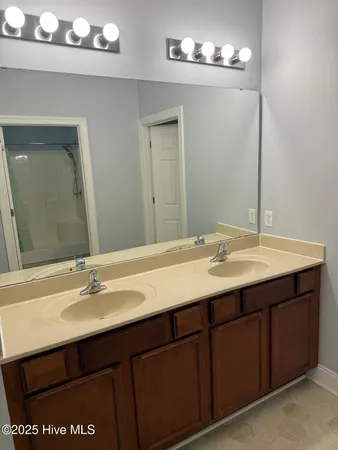 $1,700 | 1905 Covengton Way, Unit 104, Greenville, NC 27858