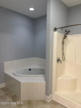 $1,700 | 1905 Covengton Way, Unit 104, Greenville, NC 27858