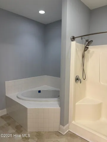 $1,750 | 1905 Covengton Way, Unit 104, Greenville, NC 27858