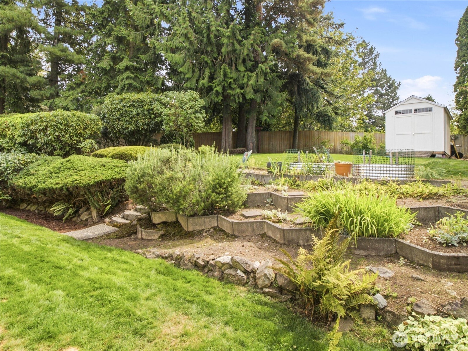 2012 Lincoln Circle Southeast Renton, WA 98055 - Photo 28 of 34 Gallery Image 28