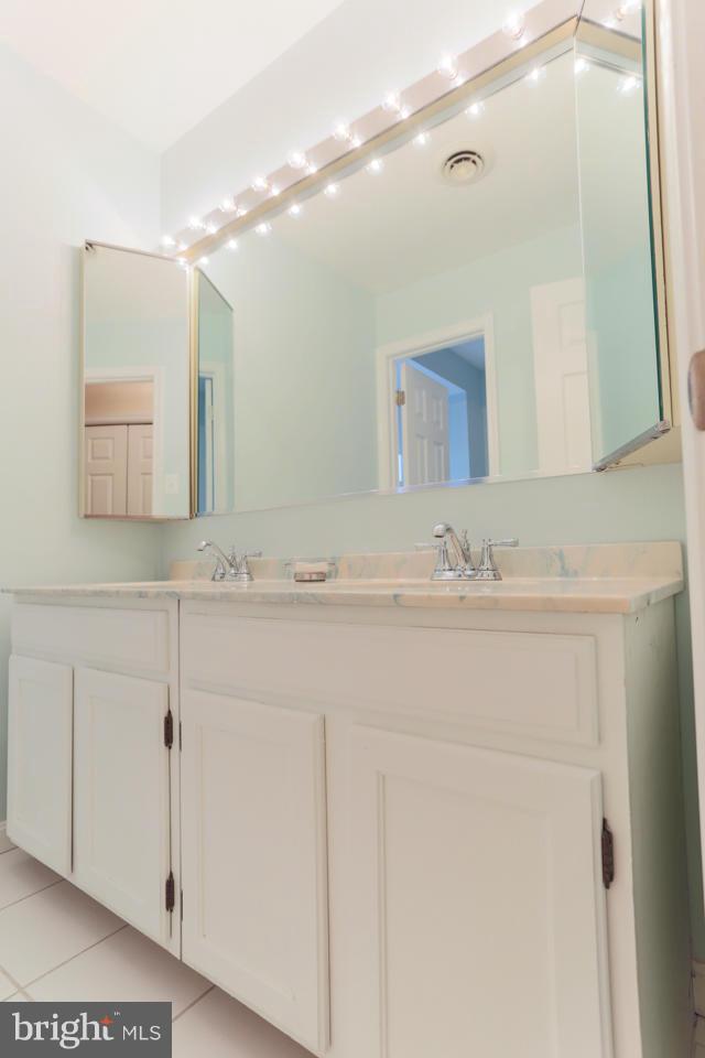 821 Rustic Lane Lothian, MD 20711 - Photo 22 of 30 Hall Bath