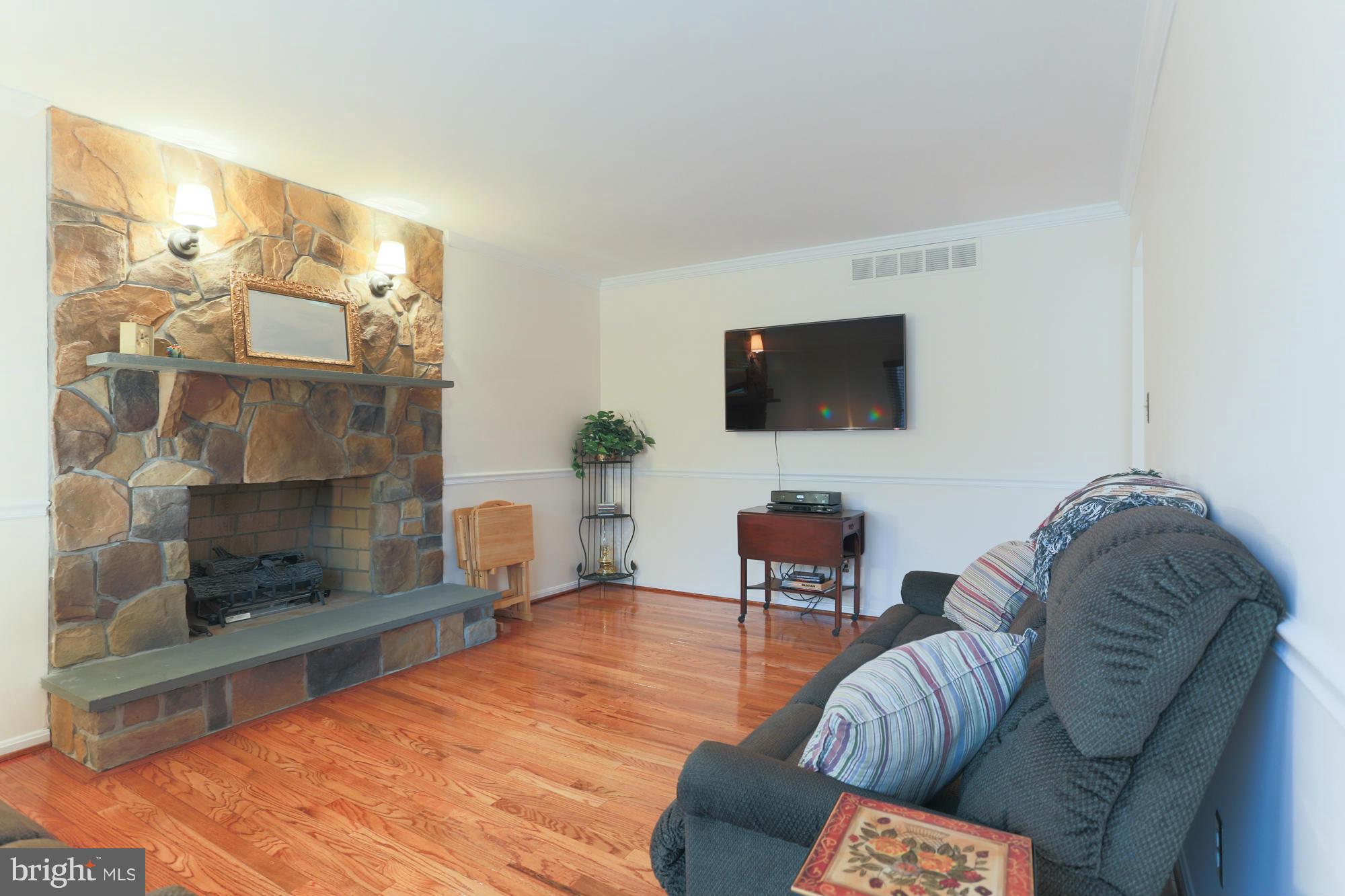 821 Rustic Lane Lothian, MD 20711 - Photo 4 of 30 Family Room