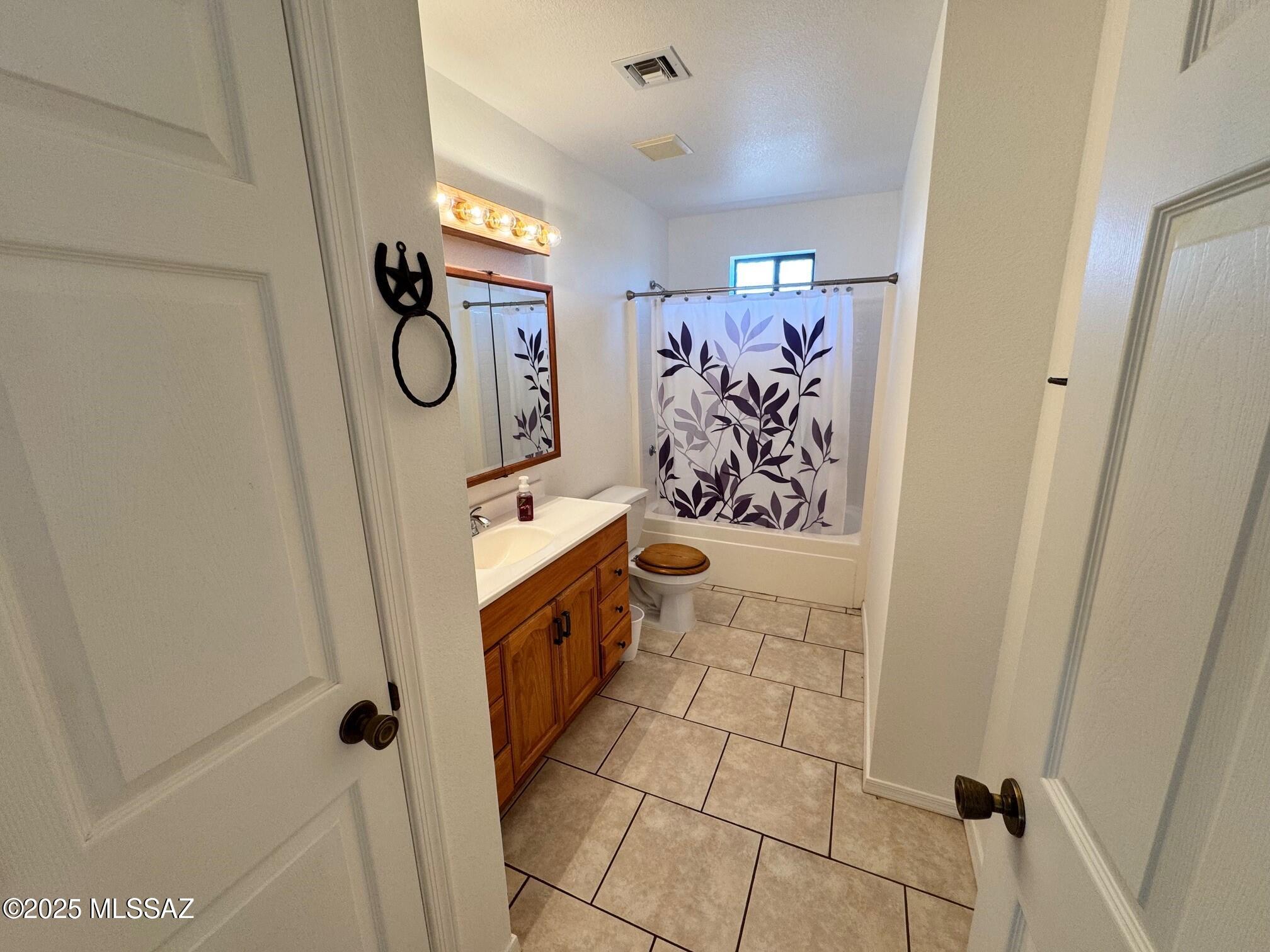 13384 South Cottonwood Road Pearce, AZ 85625 - Photo 27 of 46 a bathroom with a mirror and a shower