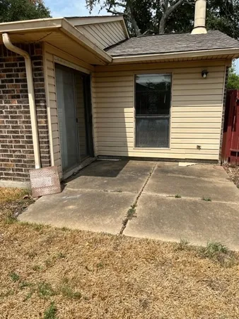 $1,650 | 15615 Summer Briar Court, Houston, TX 77489