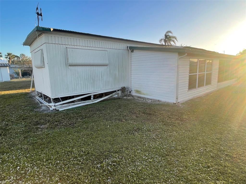 105 St Martins Way Apollo Beach, FL 33572 - Photo 4 of 6 a view of a small space