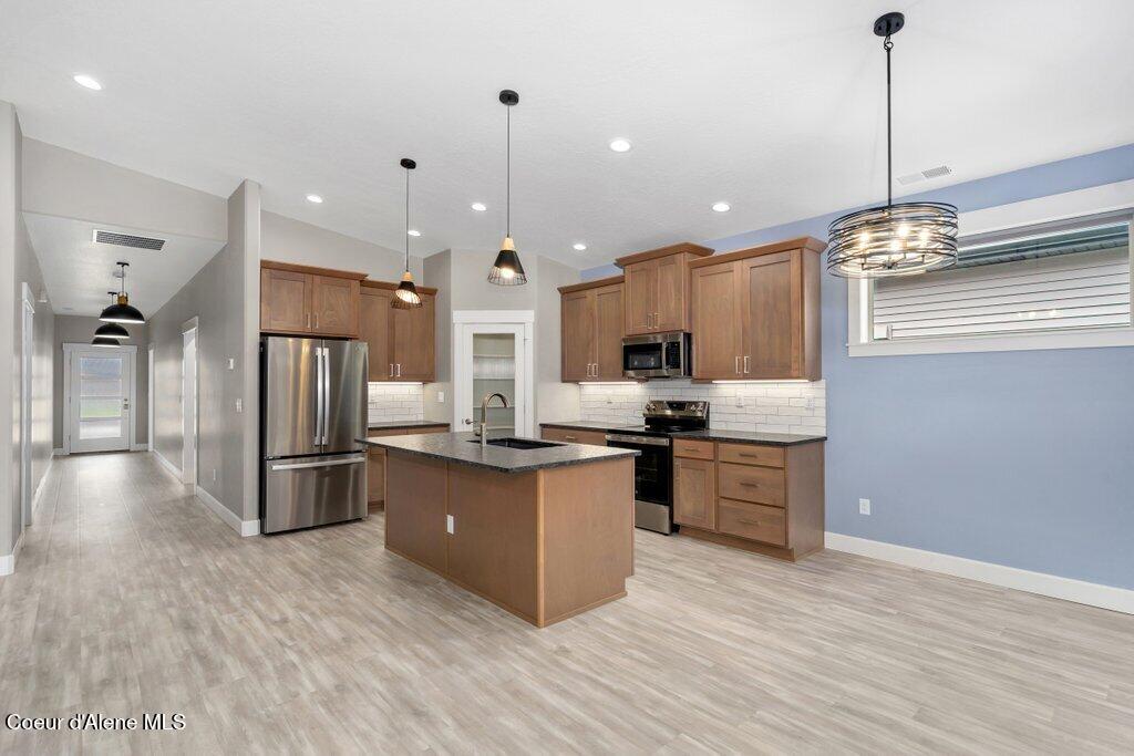 13928 Rainier Loop Rathdrum, ID 83858 - Photo 8 of 27 020-13902RainierLoop-Rathdrum-ID-83858-S