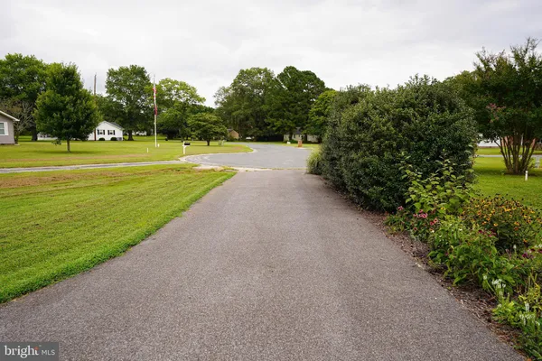 a view of a house with backyard and garden