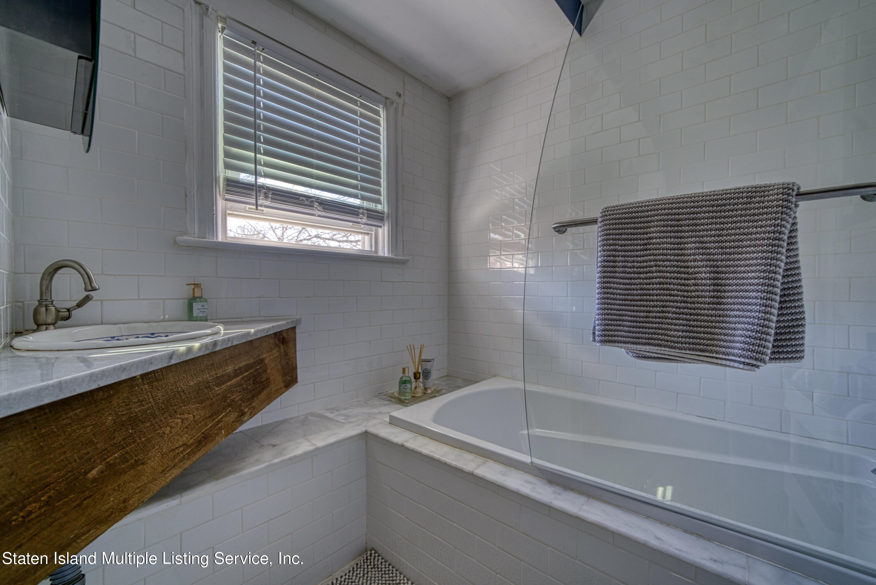 35 Outerbridge Avenue Staten Island, NY 10309 - Photo 19 of 22 Full Bathroom