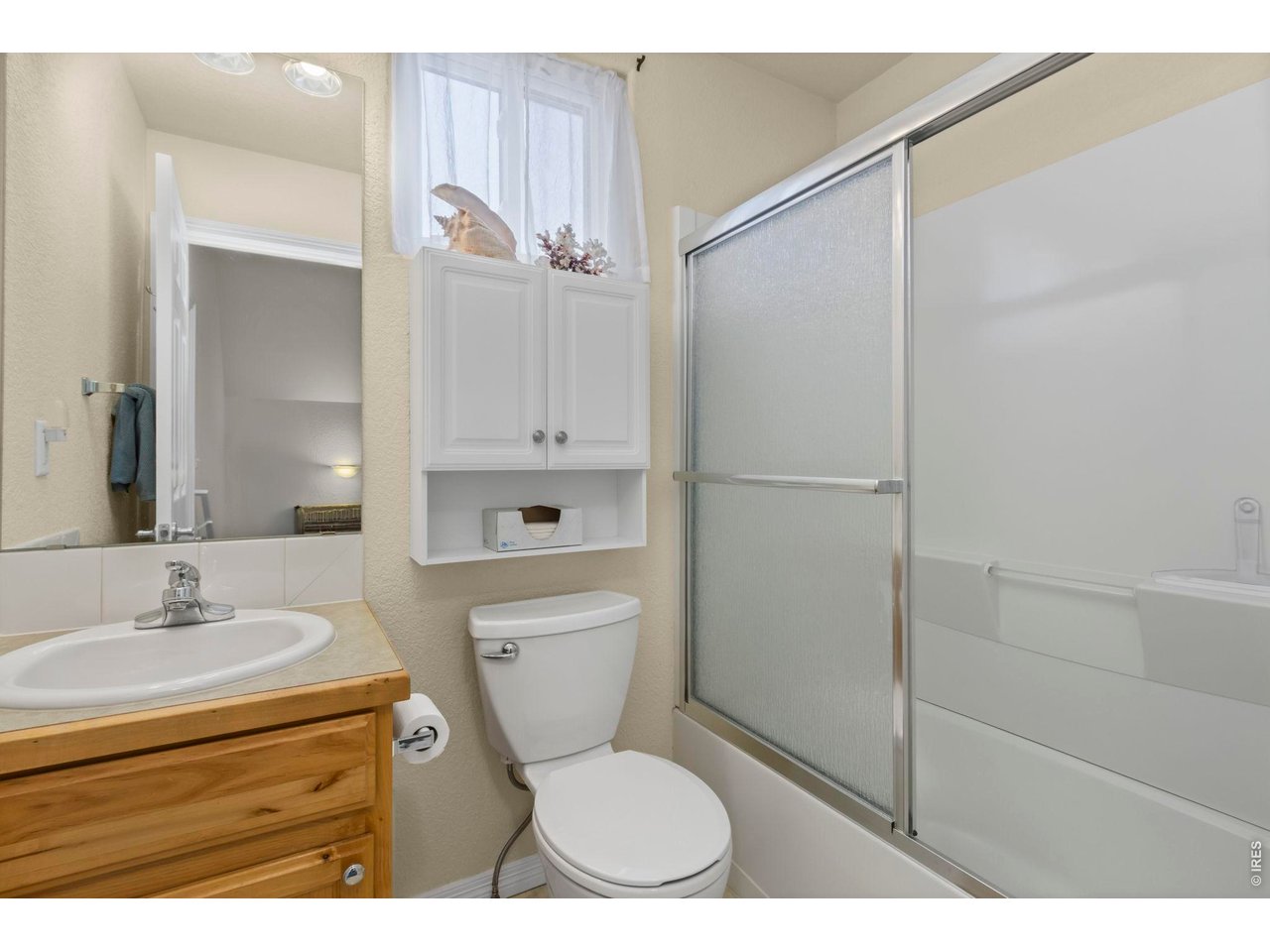 2868 Pleasant Valley Road Fort Collins, CO 80521 - Photo 21 of 30 Full bath on second floor