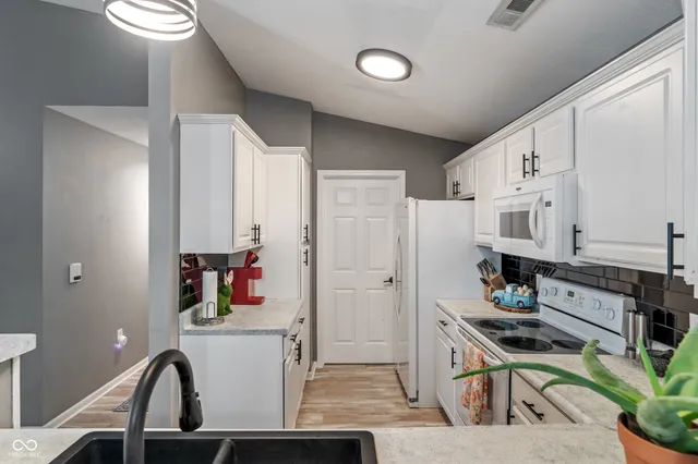 $164,900 | 6516 Emerald Hill Court, Unit 310, Indianapolis, IN 46237