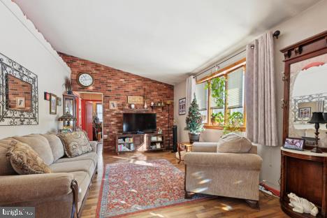 192 Greene Road Warminster, PA 18974 - Photo 3 of 22 Living Room