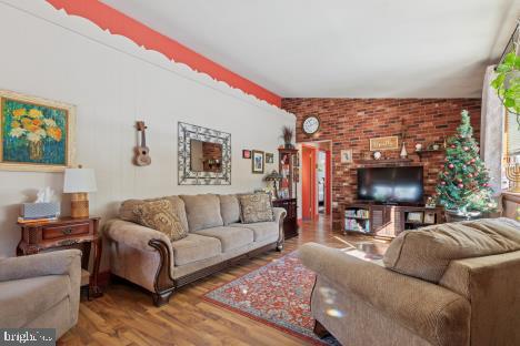 192 Greene Road Warminster, PA 18974 - Photo 4 of 22 Living Room