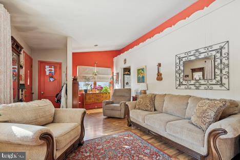 192 Greene Road Warminster, PA 18974 - Photo 6 of 22 Living Room