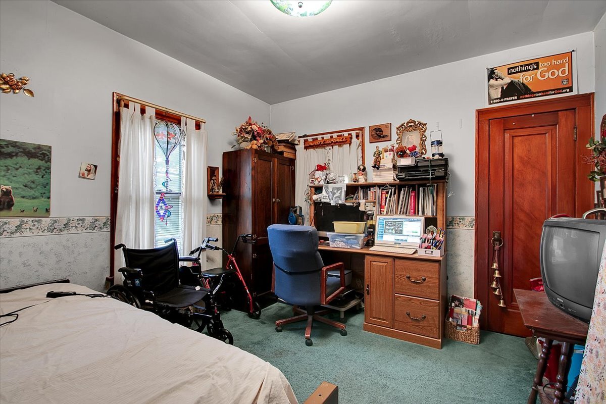 24447 Caton Farm Road Plainfield, IL 60586 - Photo 15 of 27 a bedroom with a workspace