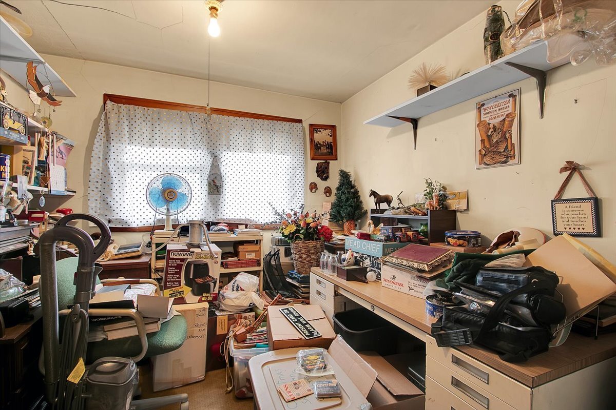 24447 Caton Farm Road Plainfield, IL 60586 - Photo 20 of 27 a room with gym equipment and a mirror