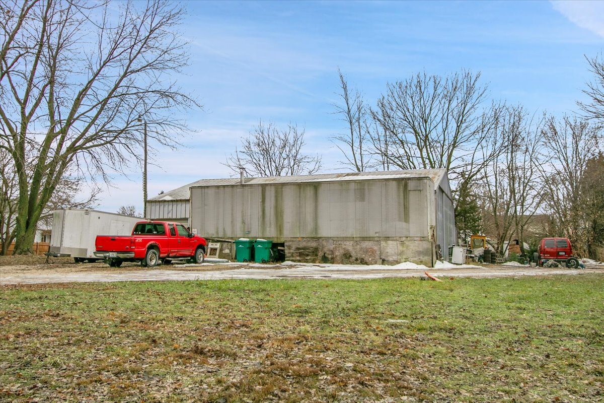 24447 Caton Farm Road Plainfield, IL 60586 - Photo 5 of 27 a front view of a house with garden