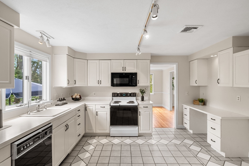 16 Oxford Street Lexington, MA 02420 - Photo 11 of 41