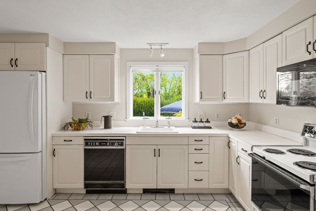16 Oxford Street Lexington, MA 02420 - Photo 12 of 41