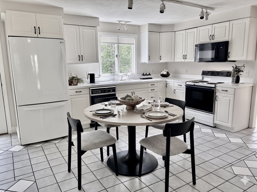 16 Oxford Street Lexington, MA 02420 - Photo 10 of 41