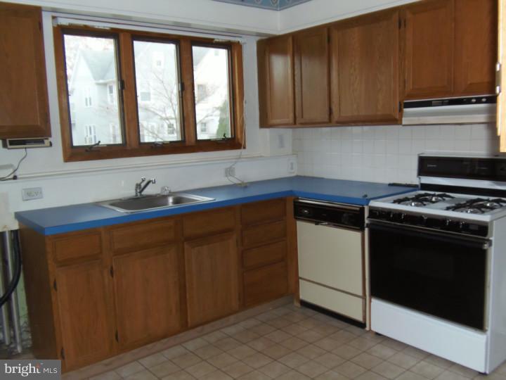 231 Powell Road Springfield, PA 19064 - Photo 10 of 24