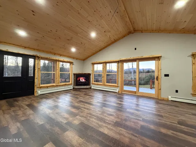 $789,000 | 3325 State Route 8, North Creek, NY 12853