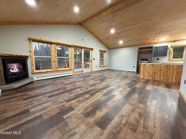 $789,000 | 3325 State Route 8, North Creek, NY 12853