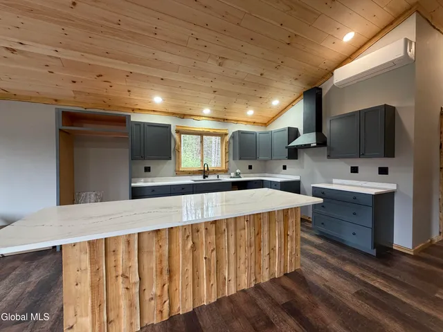 $789,000 | 3325 State Route 8, North Creek, NY 12853