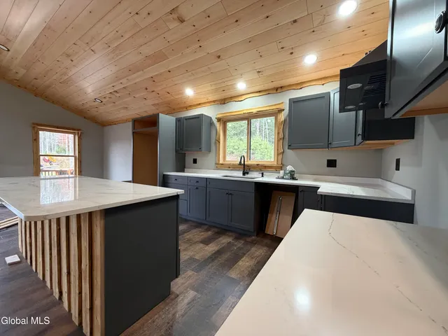 $789,000 | 3325 State Route 8, North Creek, NY 12853