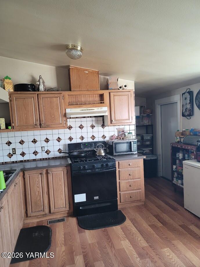 101 West Elizabeth Street Wapato, WA 98951 - Photo 3 of 7 a kitchen with stainless steel appliances granite countertop a stove and a sink