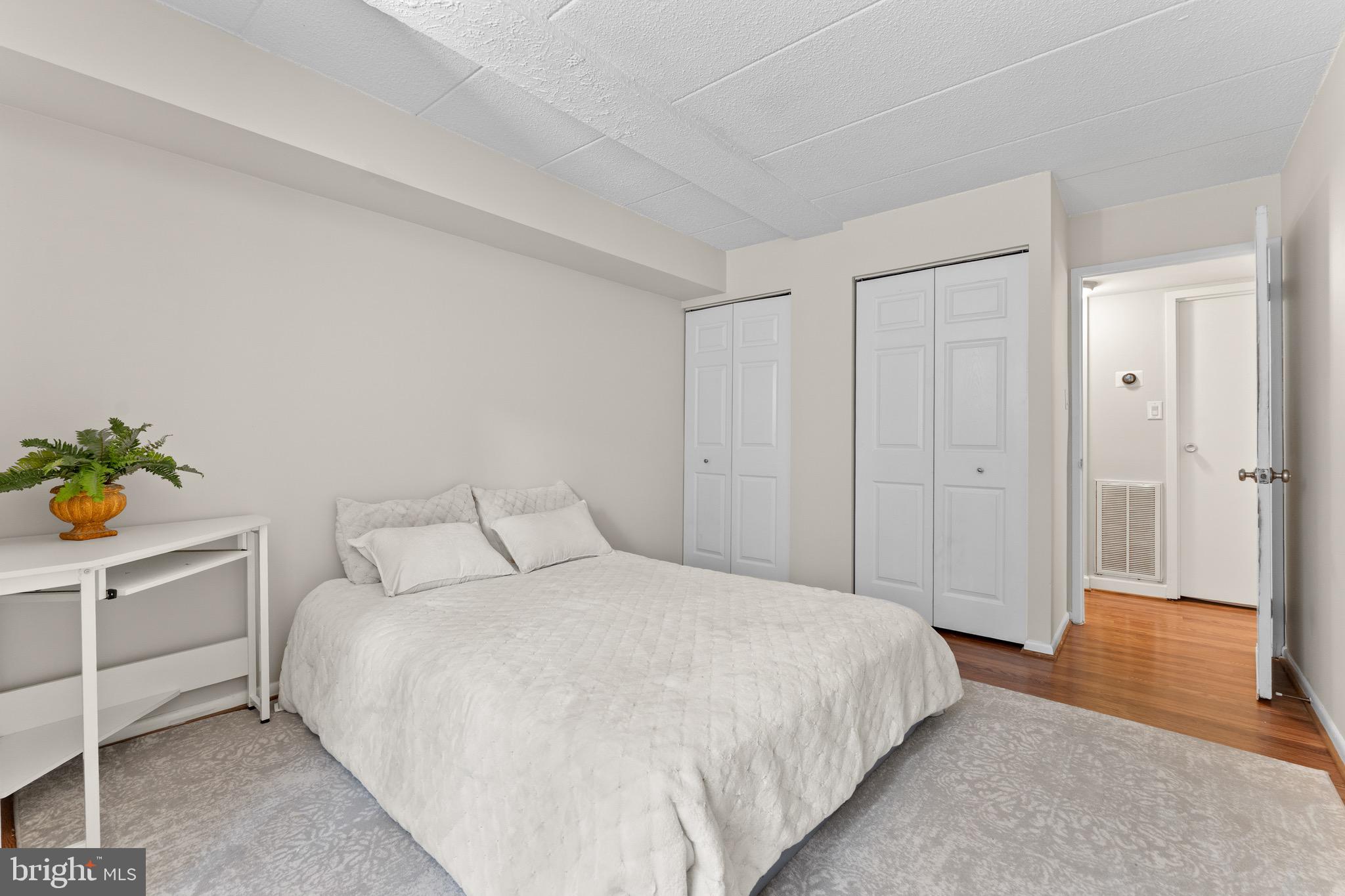 11617 Windbluff Court, Unit 9B Reston, VA 20191 - Photo 33 of 46 Second bedroom
