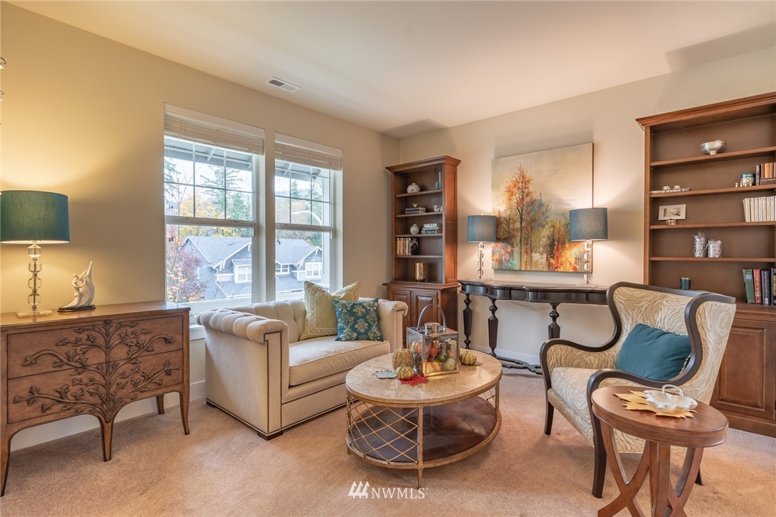 4919 Northeast 25th Street Renton, WA 98059 - Photo 3 of 25 Gallery Image 3