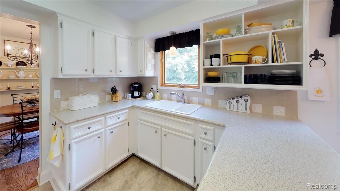 42978 Arlington Road Canton, MI 48187 - Photo 6 of 24 KH67PN8krVM - Kitchen.jpg