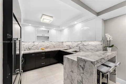 $810,000 | 5225 Collins Avenue, Unit 603, Miami Beach, FL 33140