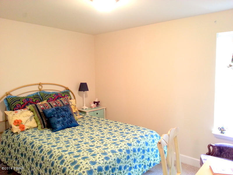 260 West Lakeview Road Lackawaxen, PA 18435 - Photo 24 of 37