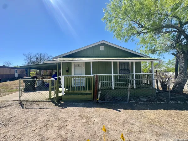 $85,000 | 217 North Park Avenue, Karnes City, TX 78118
