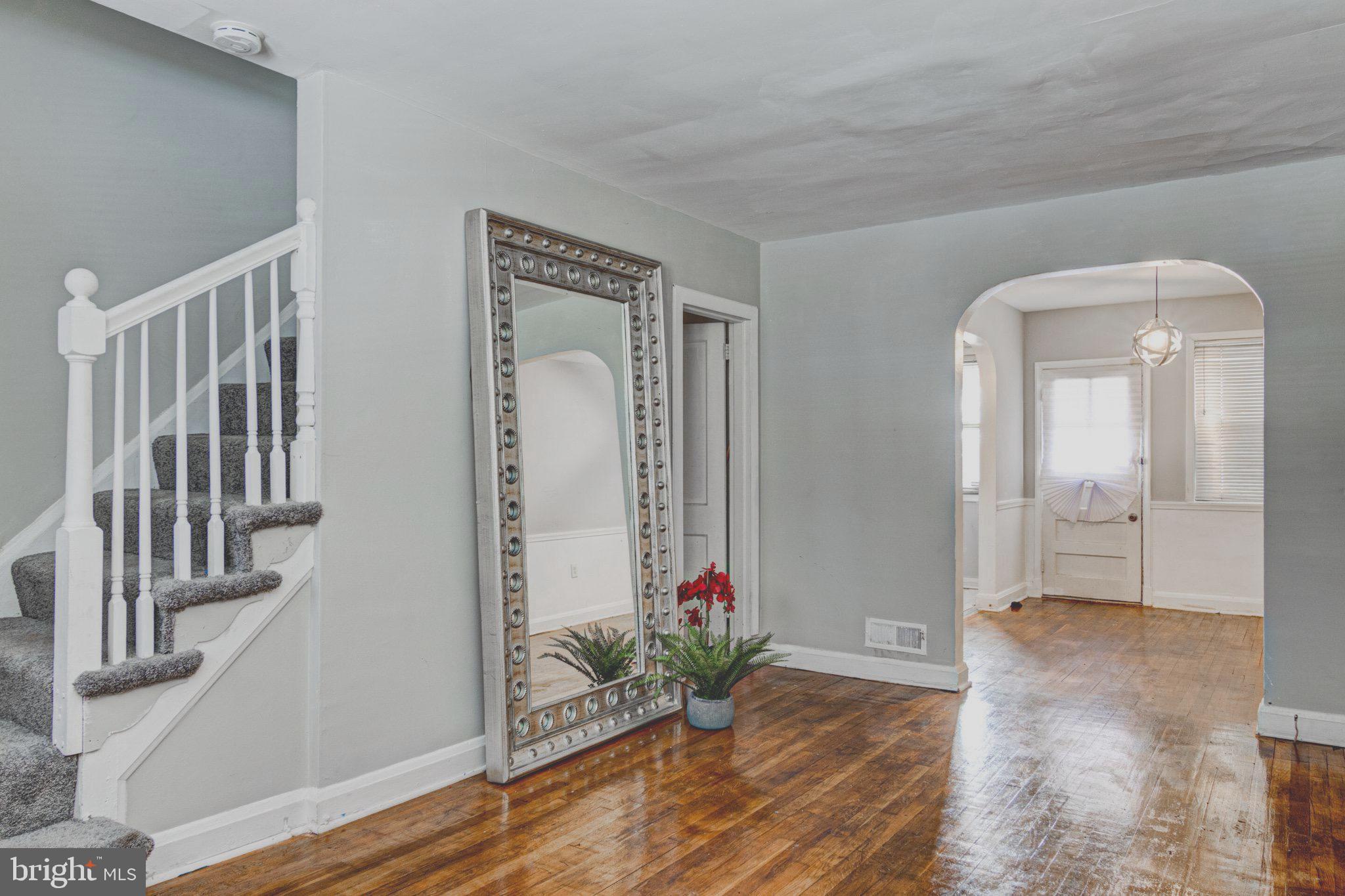 6924 Glenheights Road Baltimore, MD 21215 - Photo 4 of 16 Living room