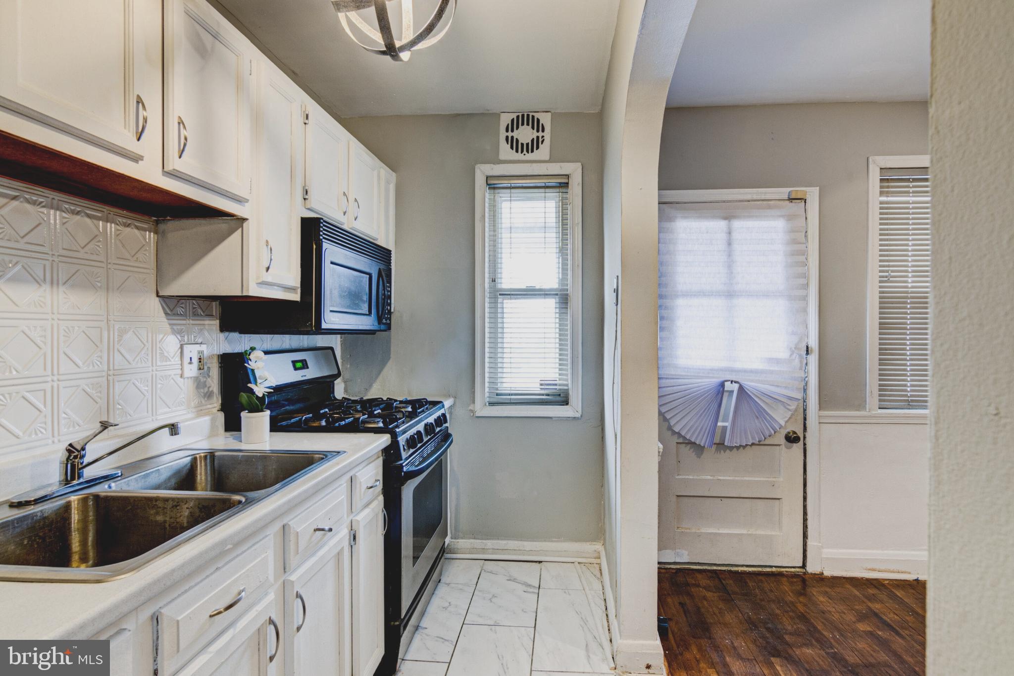 6924 Glenheights Road Baltimore, MD 21215 - Photo 5 of 16 Kitchen
