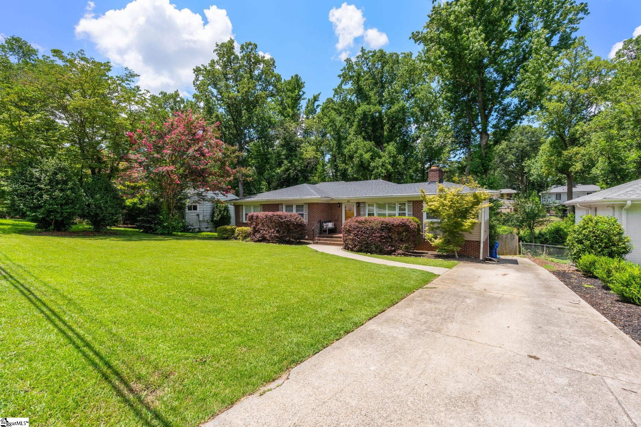 212 Robin Hood Road Greenville, SC 29607 - Photo 3 of 29 Gallery Image 3
