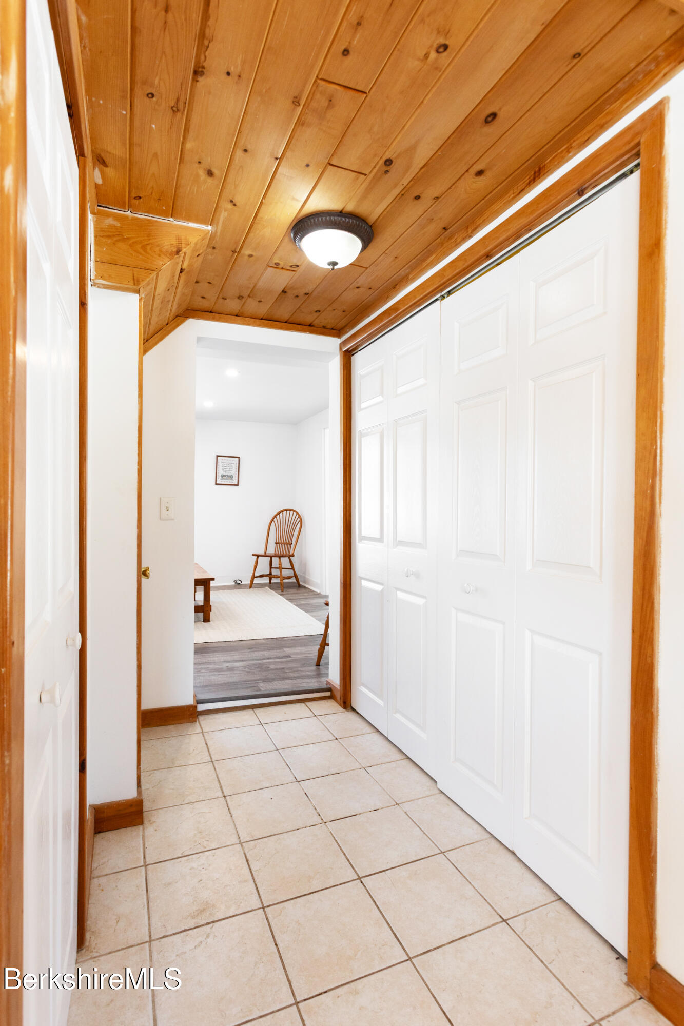 35 Chapman Road Pittsfield, MA 01201 - Photo 10 of 43 a very nice looking room with a large window