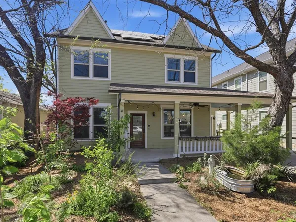 $525,000 | 405 North Chestnut Street, McKinney, TX 75069