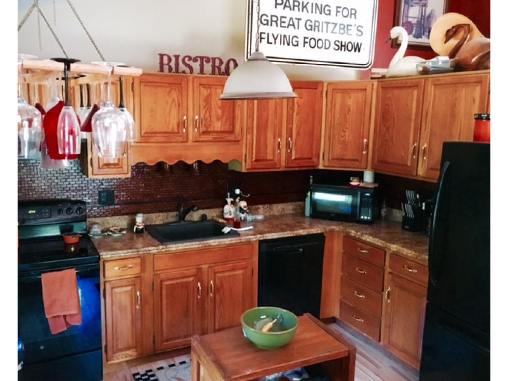 84 Redfield Circle Derry, NH 03038 - Photo 3 of 24 Gallery Image 3