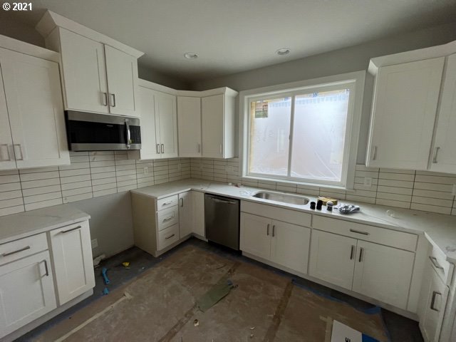 4836 Southeast Powell Valley Road Gresham, OR 97080 - Photo 3 of 11 Gallery Image 3