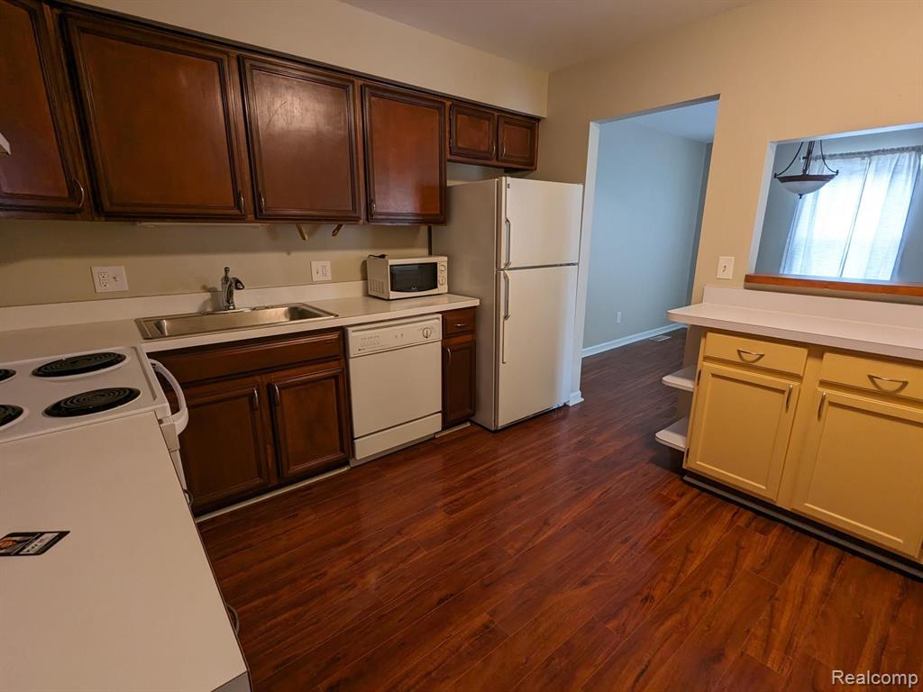 29628 Middlebelt Road, Unit 2701 Farmington, MI 48334 - Photo 2 of 12